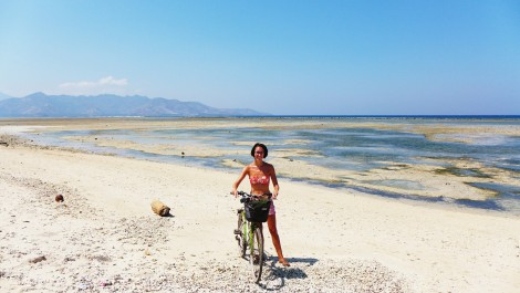 We took bicycles around the island. It was too deep on the path so we walked/rode on the beach